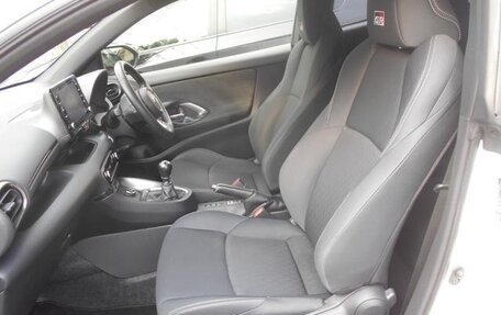 Toyota Yaris, 2022 год, 2 289 000 рублей, 9 фотография