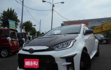 Toyota Yaris, 2022 год, 2 289 000 рублей, 2 фотография
