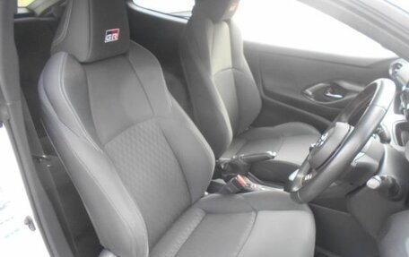 Toyota Yaris, 2022 год, 2 289 000 рублей, 22 фотография