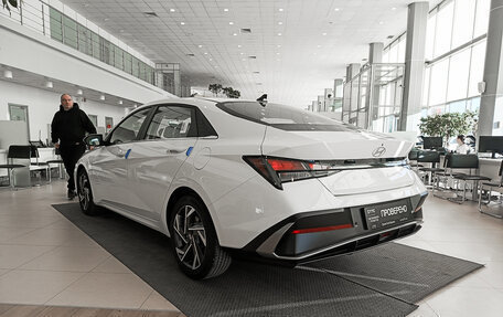 Hyundai Elantra, 2023 год, 2 520 000 рублей, 8 фотография