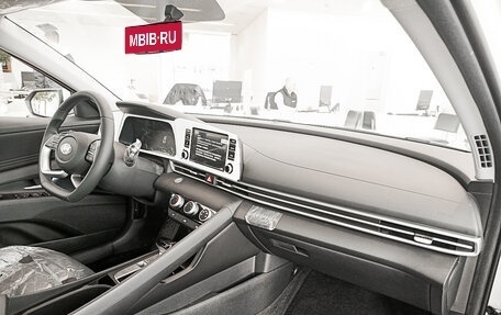 Hyundai Elantra, 2023 год, 2 520 000 рублей, 13 фотография