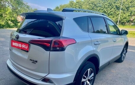 Toyota RAV4, 2018 год, 2 550 000 рублей, 7 фотография