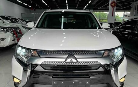 Mitsubishi Outlander III рестайлинг 3, 2020 год, 2 150 000 рублей, 2 фотография