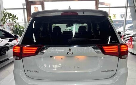 Mitsubishi Outlander III рестайлинг 3, 2020 год, 2 150 000 рублей, 5 фотография
