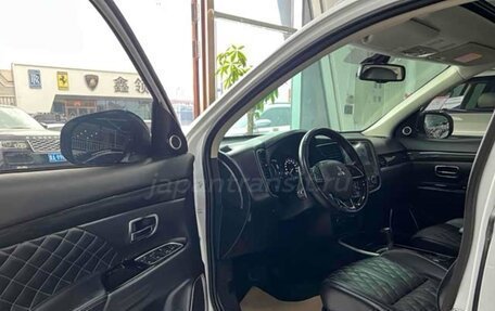Mitsubishi Outlander III рестайлинг 3, 2020 год, 2 150 000 рублей, 9 фотография
