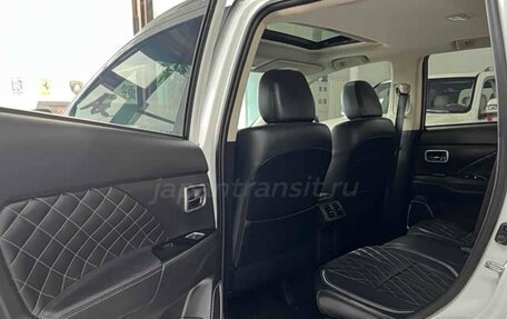 Mitsubishi Outlander III рестайлинг 3, 2020 год, 2 150 000 рублей, 10 фотография