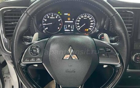 Mitsubishi Outlander III рестайлинг 3, 2020 год, 2 150 000 рублей, 8 фотография