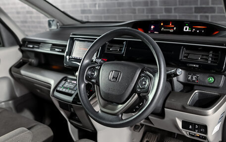 Honda Stepwgn IV, 2020 год, 2 260 000 рублей, 12 фотография