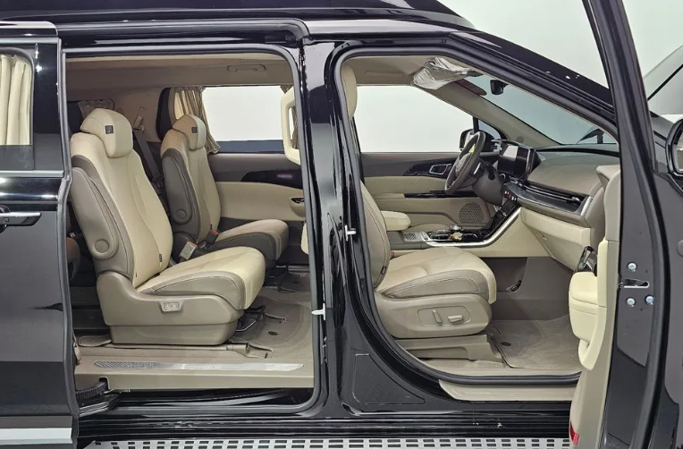 KIA Carnival III, 2021 год, 4 240 000 рублей, 9 фотография