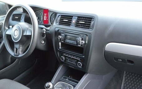 Volkswagen Jetta VI, 2011 год, 799 000 рублей, 13 фотография