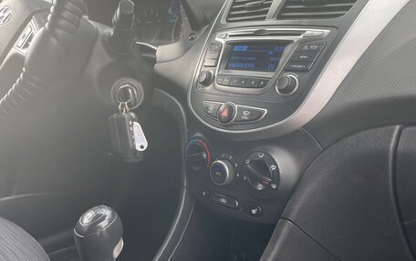 Hyundai Solaris II рестайлинг, 2015 год, 890 000 рублей, 17 фотография