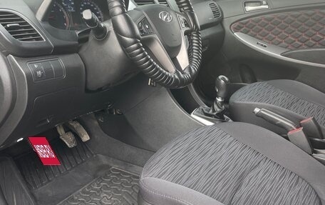 Hyundai Solaris II рестайлинг, 2015 год, 890 000 рублей, 10 фотография