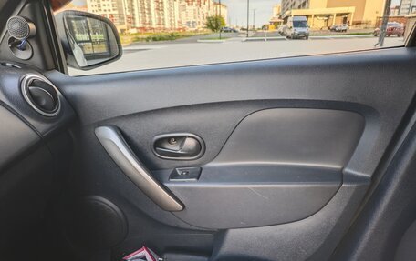 Renault Logan II, 2017 год, 550 000 рублей, 12 фотография