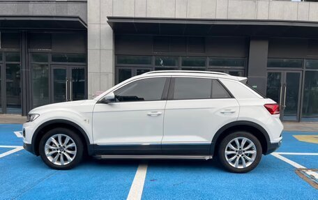 Volkswagen T-Roc I, 2022 год, 1 850 000 рублей, 3 фотография