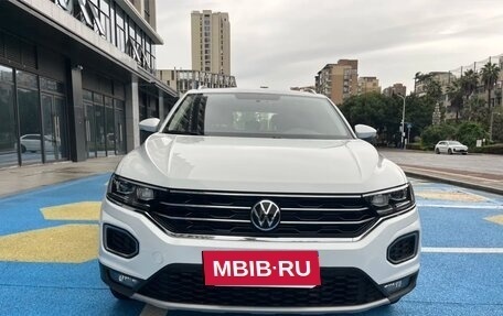 Volkswagen T-Roc I, 2022 год, 1 850 000 рублей, 2 фотография