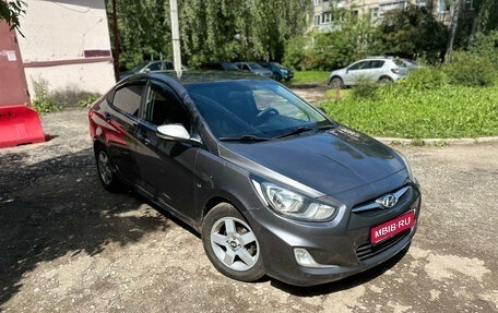 Hyundai Solaris II рестайлинг, 2011 год, 700 000 рублей, 1 фотография