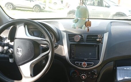 Hyundai Solaris II рестайлинг, 2012 год, 550 000 рублей, 4 фотография