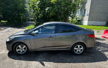 Hyundai Solaris II рестайлинг, 2011 год, 700 000 рублей, 2 фотография