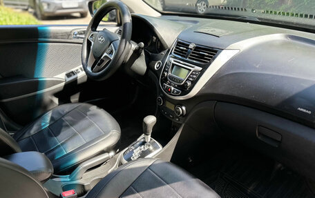 Hyundai Solaris II рестайлинг, 2011 год, 700 000 рублей, 10 фотография