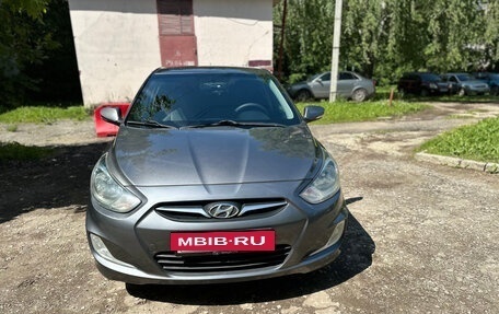 Hyundai Solaris II рестайлинг, 2011 год, 700 000 рублей, 3 фотография
