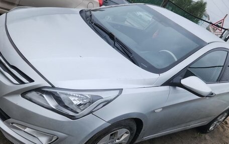Hyundai Solaris II рестайлинг, 2015 год, 500 000 рублей, 2 фотография
