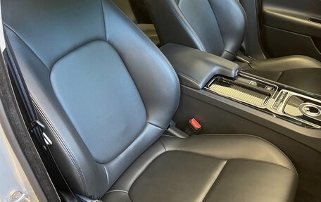 Jaguar XE I рестайлинг, 2017 год, 2 250 000 рублей, 17 фотография