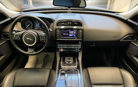 Jaguar XE I рестайлинг, 2017 год, 2 250 000 рублей, 22 фотография