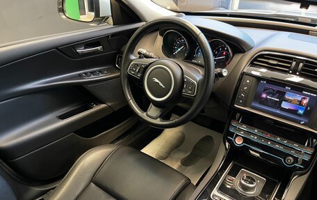 Jaguar XE I рестайлинг, 2017 год, 2 250 000 рублей, 23 фотография
