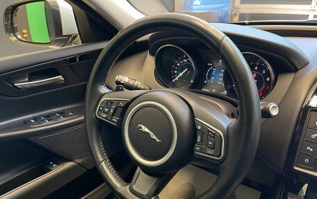 Jaguar XE I рестайлинг, 2017 год, 2 250 000 рублей, 24 фотография