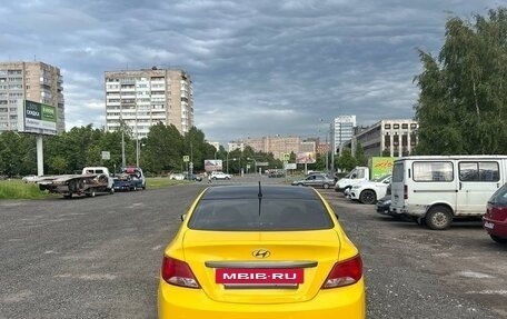 Hyundai Solaris II рестайлинг, 2015 год, 550 000 рублей, 3 фотография