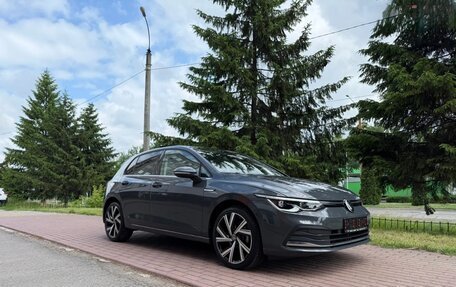 Volkswagen Golf VIII, 2022 год, 1 950 000 рублей, 2 фотография
