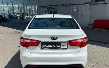 KIA Rio III рестайлинг, 2013 год, 900 000 рублей, 6 фотография