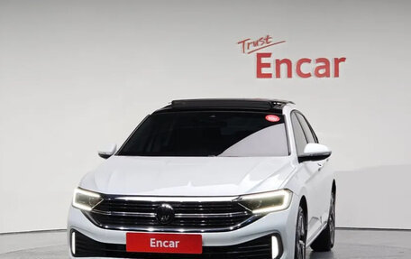 Volkswagen Jetta VII, 2022 год, 2 150 000 рублей, 2 фотография
