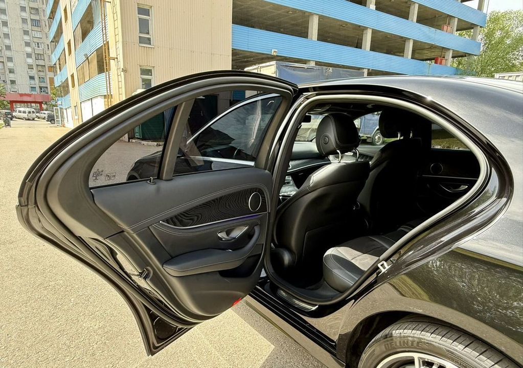 Mercedes-Benz E-Класс, 2020 год, 4 000 000 рублей, 16 фотография