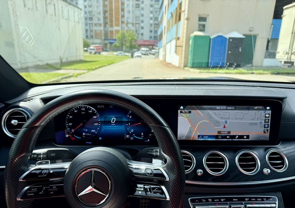 Mercedes-Benz E-Класс, 2020 год, 4 000 000 рублей, 28 фотография