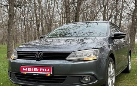 Volkswagen Jetta VI, 2012 год, 1 050 000 рублей, 1 фотография