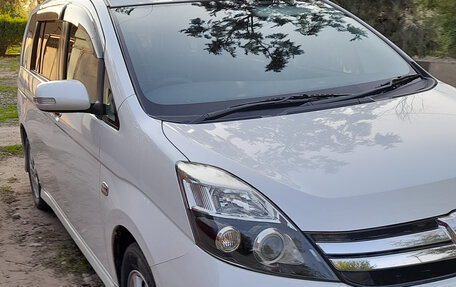 Toyota ISis I, 2013 год, 1 650 000 рублей, 2 фотография