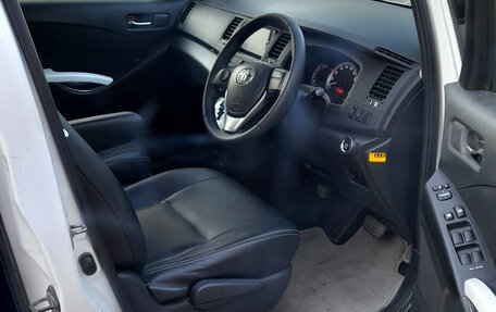 Toyota ISis I, 2013 год, 1 650 000 рублей, 10 фотография