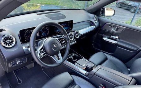 Mercedes-Benz GLB, 2022 год, 3 030 000 рублей, 6 фотография
