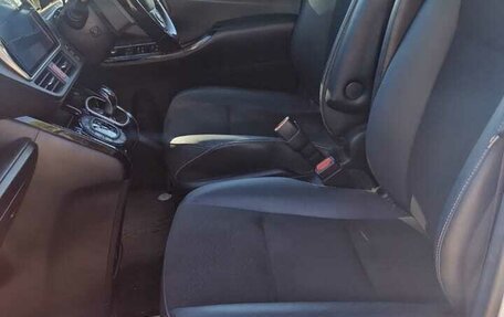 Toyota Noah III, 2019 год, 2 000 000 рублей, 9 фотография