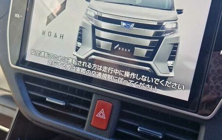 Toyota Noah III, 2019 год, 2 000 000 рублей, 7 фотография
