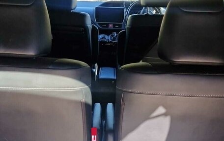 Toyota Noah III, 2019 год, 2 000 000 рублей, 8 фотография
