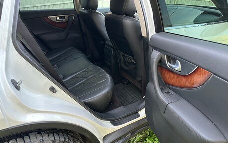 Infiniti FX II, 2010 год, 2 099 000 рублей, 16 фотография