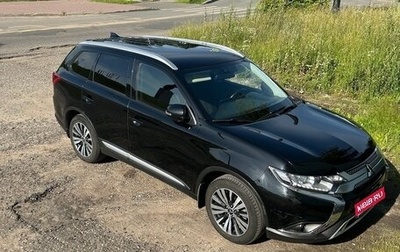 Mitsubishi Outlander III рестайлинг 3, 2021 год, 2 600 000 рублей, 1 фотография