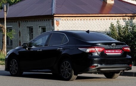 Toyota Camry, 2018 год, 2 200 000 рублей, 2 фотография