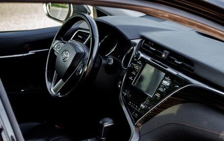 Toyota Camry, 2018 год, 2 200 000 рублей, 5 фотография