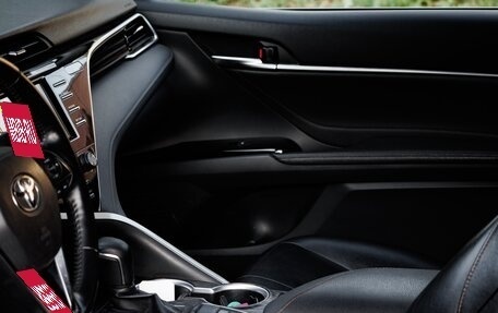 Toyota Camry, 2018 год, 2 200 000 рублей, 10 фотография