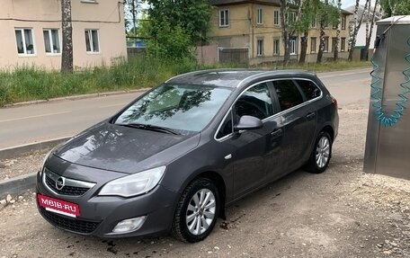 Opel Astra J, 2011 год, 750 000 рублей, 2 фотография
