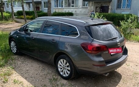 Opel Astra J, 2011 год, 750 000 рублей, 3 фотография