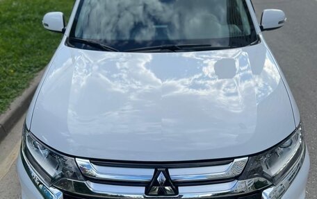 Mitsubishi Outlander III рестайлинг 3, 2018 год, 2 400 000 рублей, 8 фотография